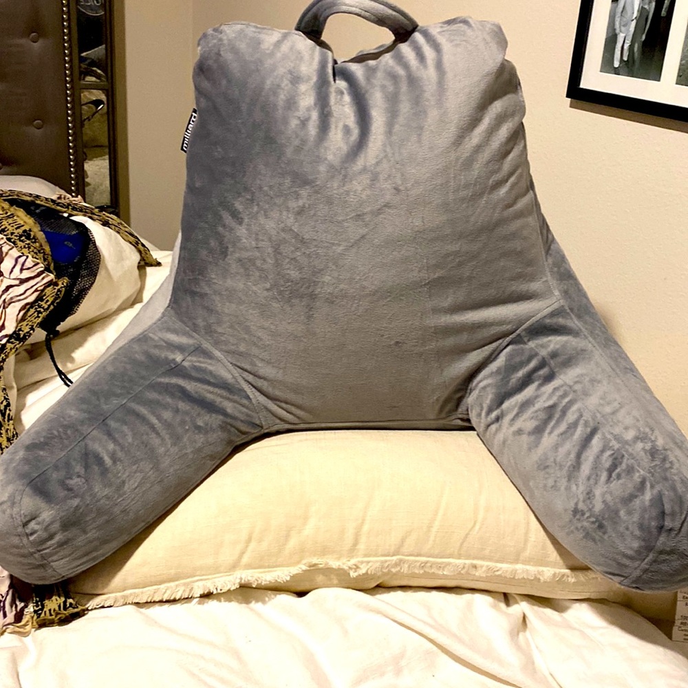 MILLIARD Reading Pillow- used once!